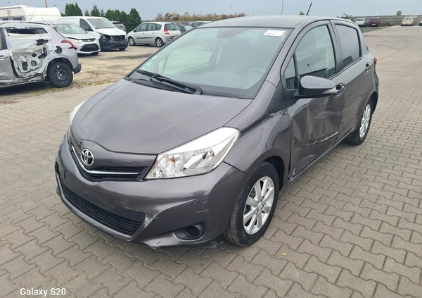 Toyota Yaris cena 11500 przebieg: 47000, rok produkcji 2013 z Pleszew małe 121